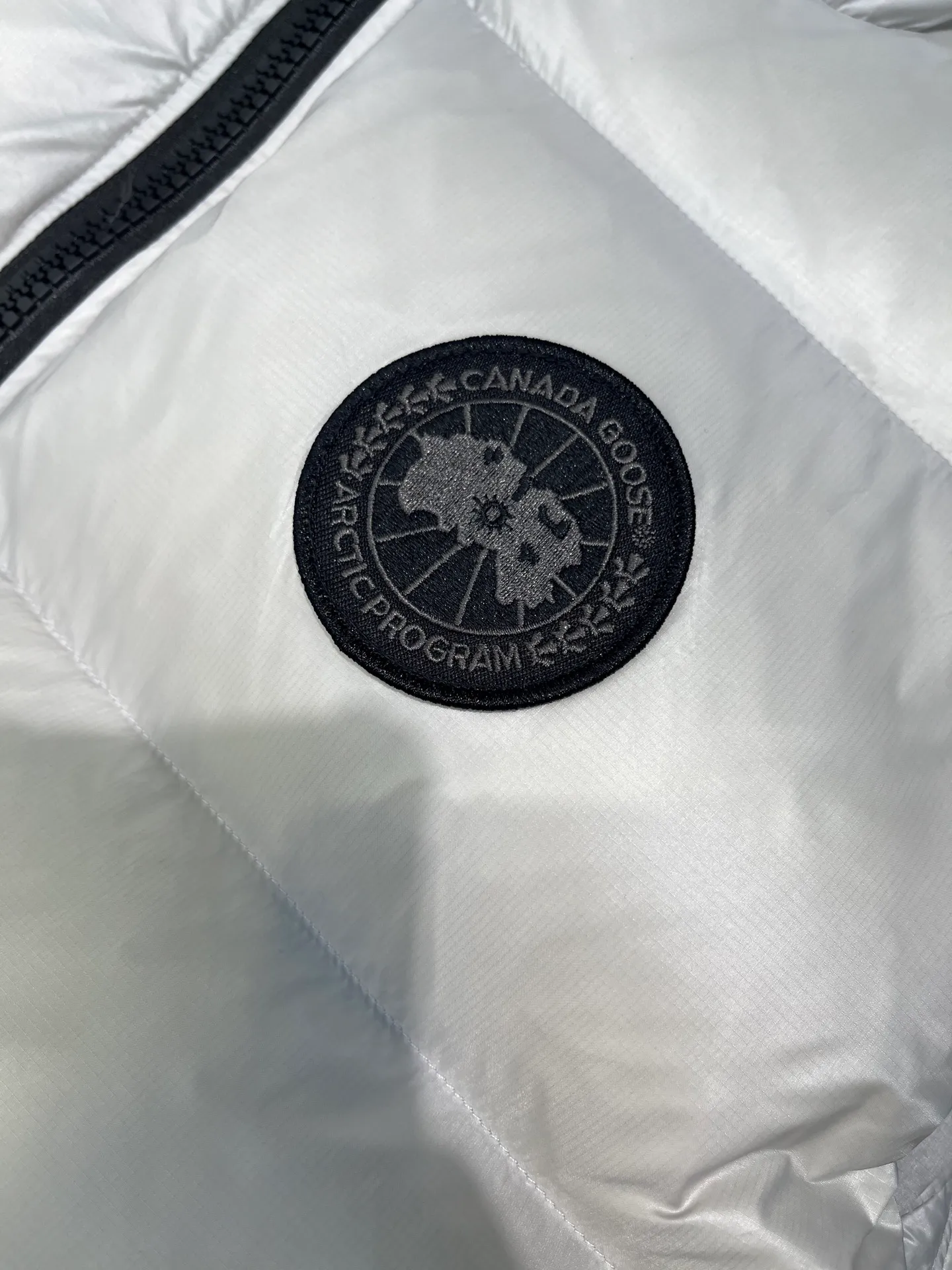 P540 🇨🇦Canada Goose""🇨🇦🌟 Canada Goose Puff Down Vest has always been recognized as the warmest down jacket. Various Instagram celebrities, Internet celebrities, and celebrities often wear it for street photos. I make Canada Goose every year, but I still can't get rid of my love for it. No matter how cold the days are, there is no need to be afraid, because there is! Filled with 90% white duck down, it is the legendary warmest down jacket and is known as a must-have for Arctic outdoor sports! The most popular down jacket in the world, celebrities are rushing to buy it, it is a must-have!  size：xs-xl